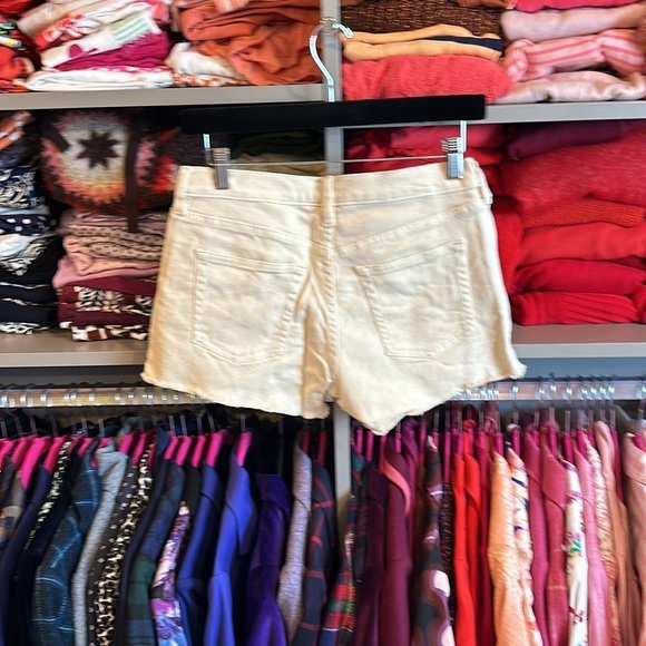J Crew size 25 cream colored denim shorts​ - Picture 3 of 3
